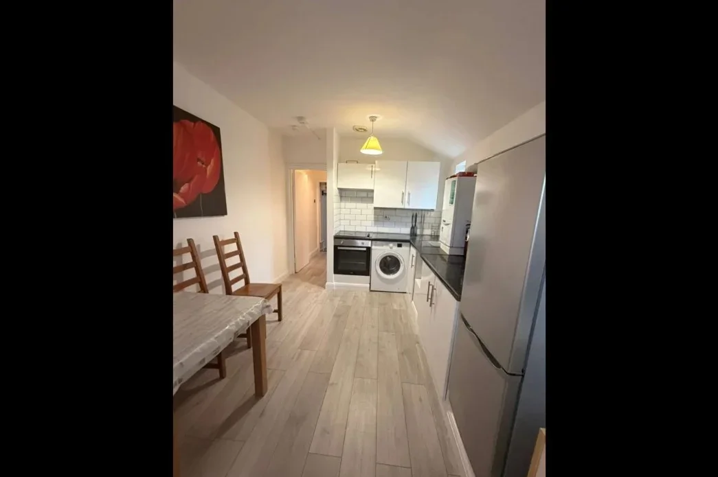 Flat Rochester Avenue in Greater London