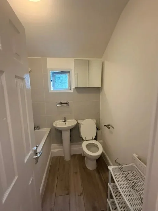 Flat Rochester Avenue in Greater London