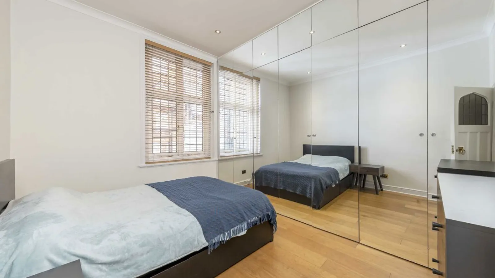 Flat South Audley Street in City of Westminster