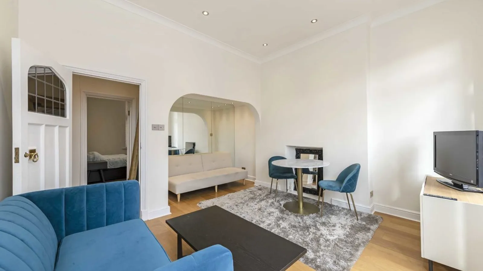 Flat South Audley Street in City of Westminster