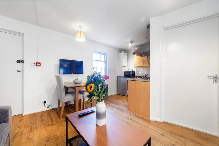 Flat Charlotte Street in Greater London