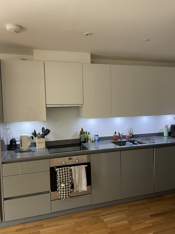 Room Cheering Lane in Greater London