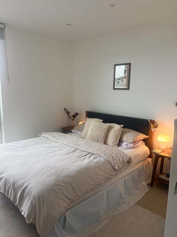 Room Cheering Lane in Greater London