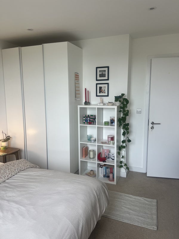 Room Cheering Lane in Greater London