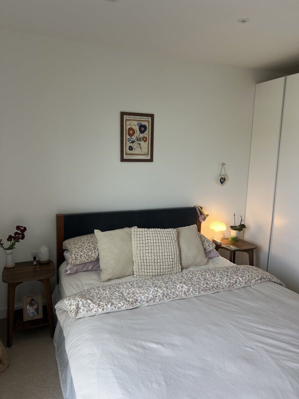 Room Cheering Lane in Greater London