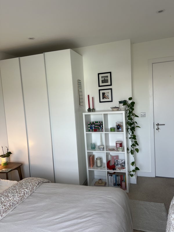Room Cheering Lane in Greater London