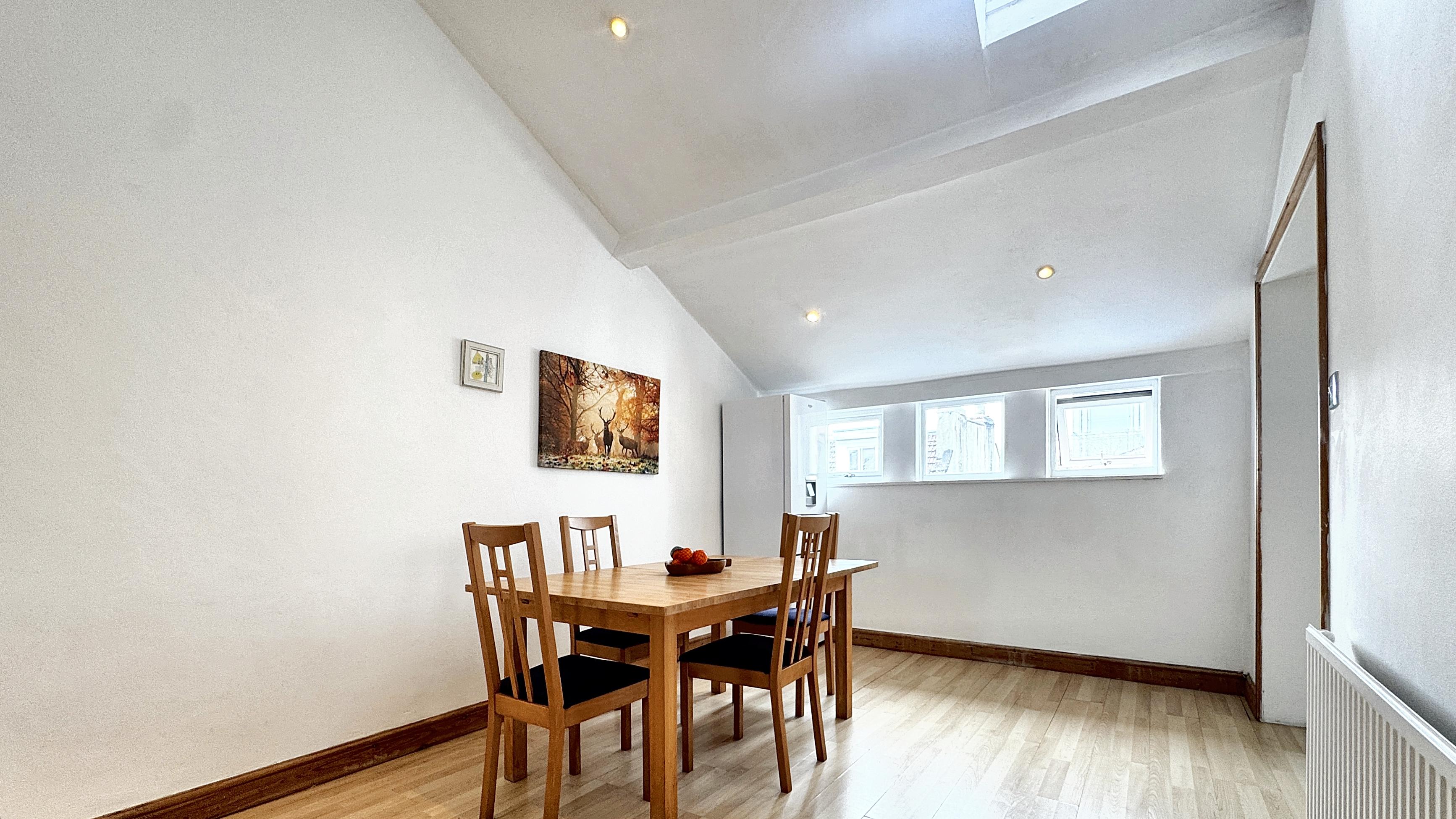 Flat Southleigh Road in Bristol