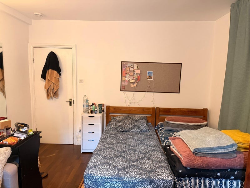 Room Ormiston Grove in Greater London
