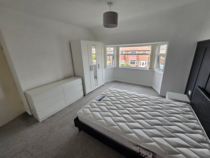 Room Hazel Road in Whitefield