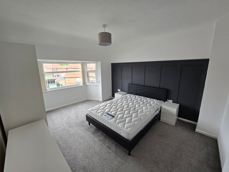 Room Hazel Road in Whitefield