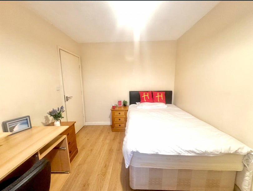 Room Downs Road in Canterbury