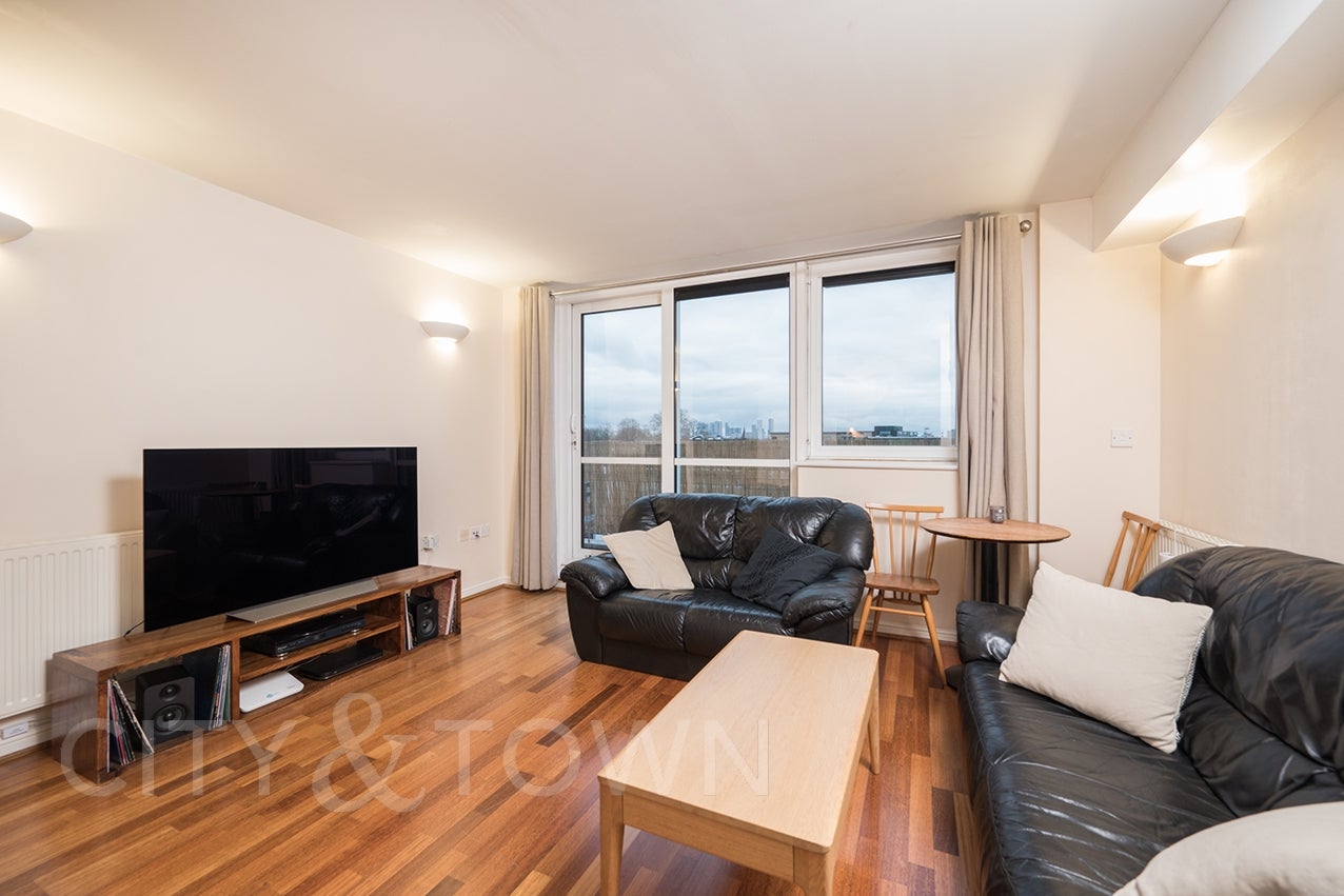 Flat Richmond Road in Greater London