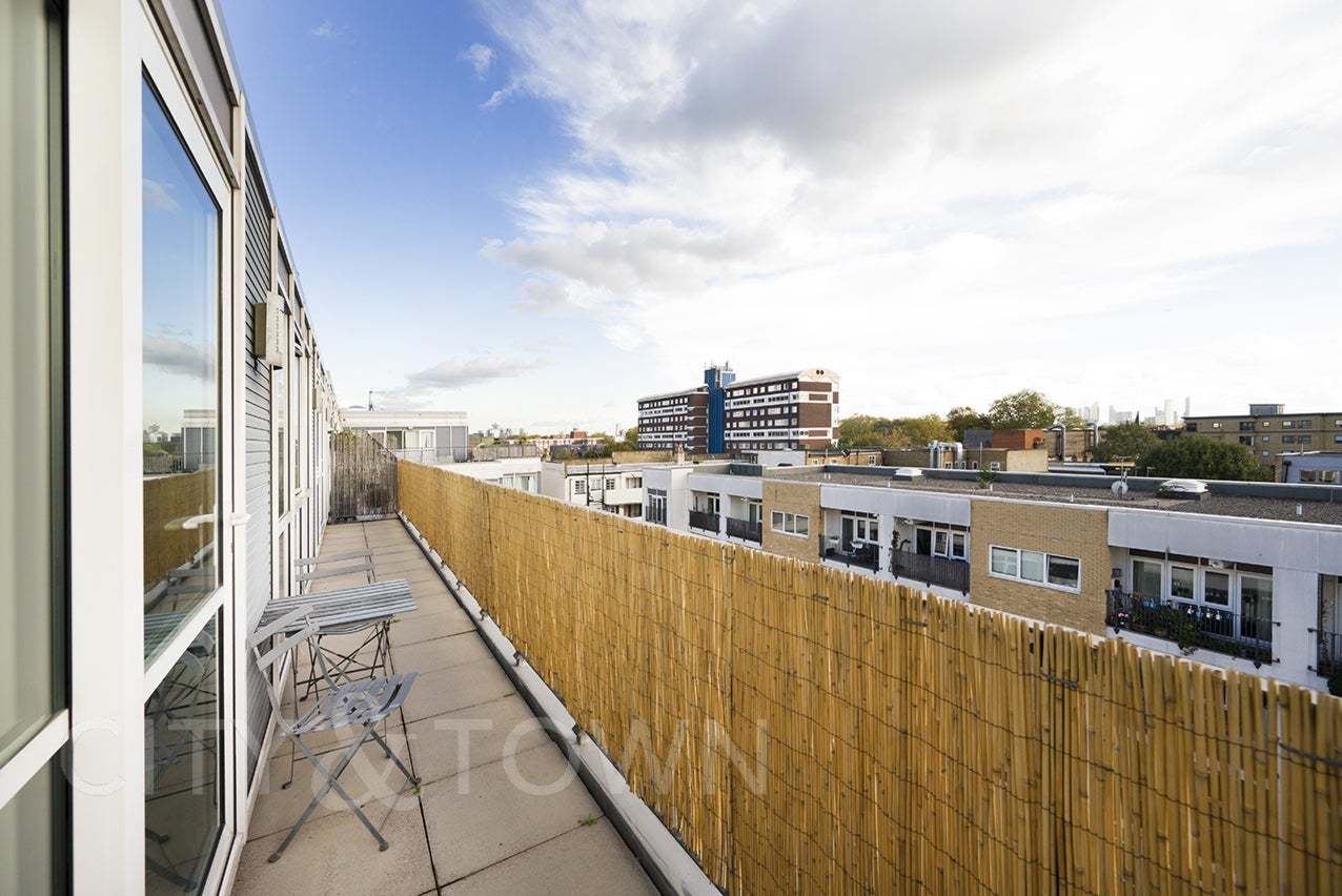 Flat Richmond Road in Greater London