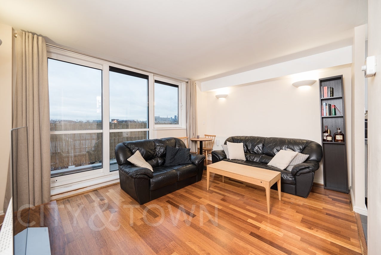 Flat Richmond Road in Greater London