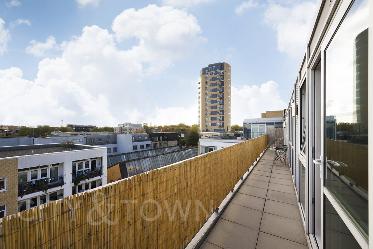 Flat Richmond Road in Greater London