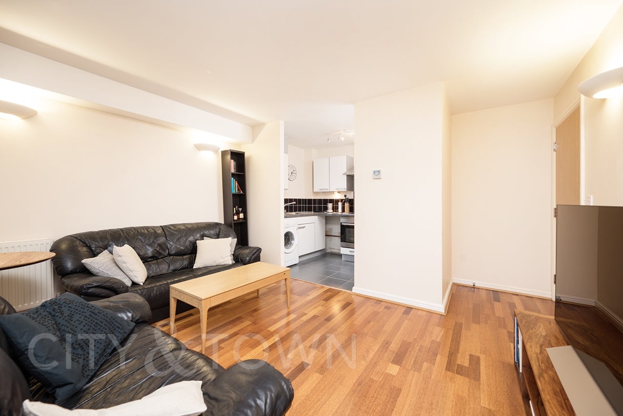 Flat Richmond Road in Greater London