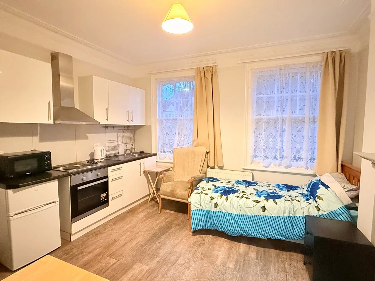 Flat Staverton Road in Greater London