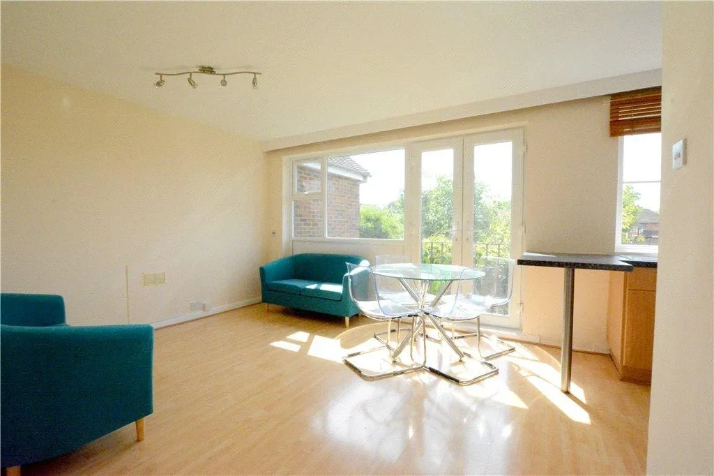 Flat Yew Tree Close in Beaconsfield