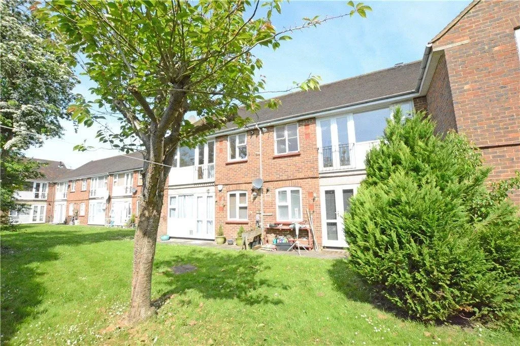 Flat Yew Tree Close in Beaconsfield