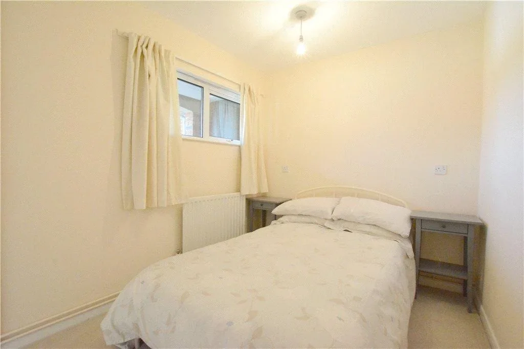 Flat Yew Tree Close in Beaconsfield