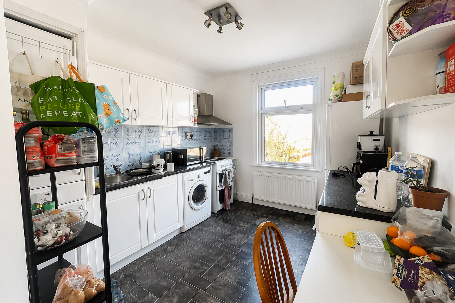 Flat Carnarvon Road in Greater London