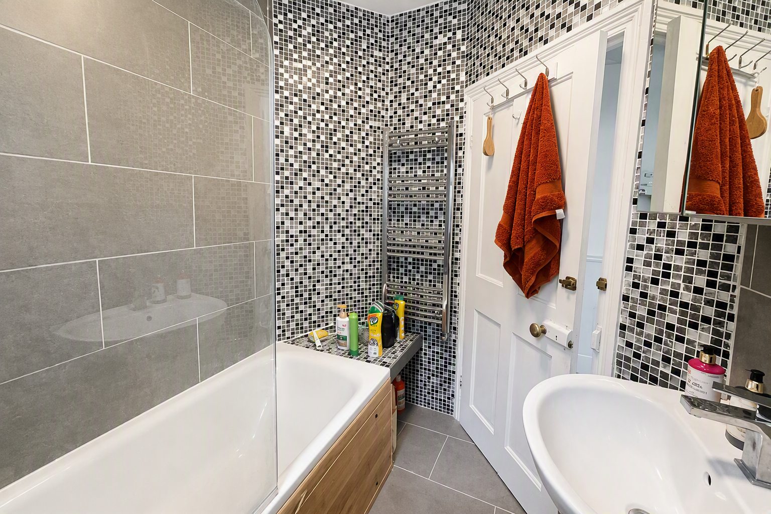 Flat Carnarvon Road in Greater London