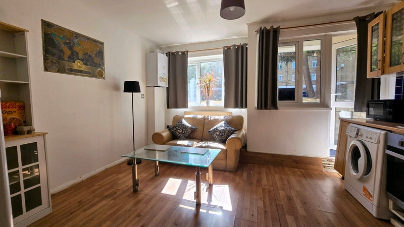 Room Tildesley Road in Greater London