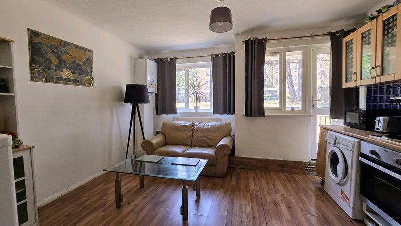 Room Tildesley Road in Greater London