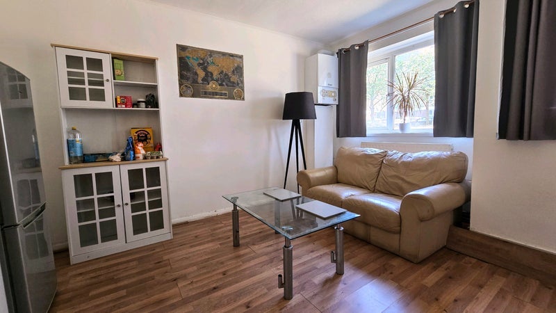 Room Tildesley Road in Greater London