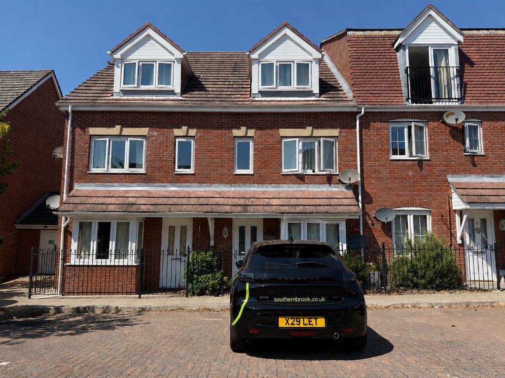 Flat Chadwick Way in Southampton