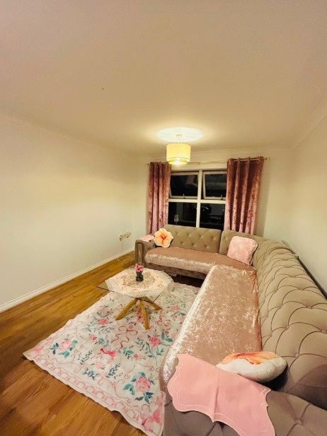 Flat Cobham Close in Greater London