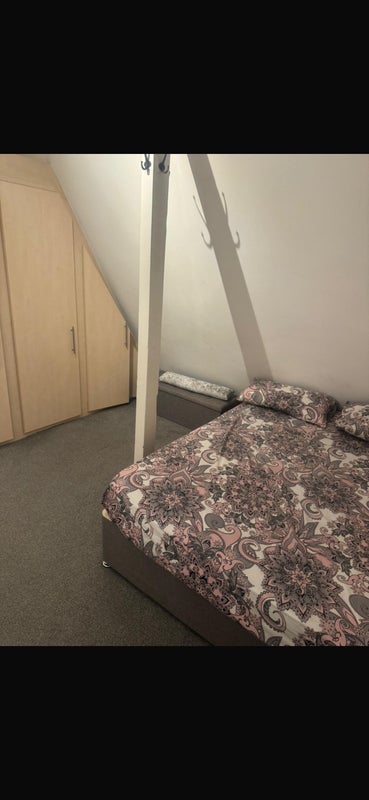 Room Outram Road in Greater London