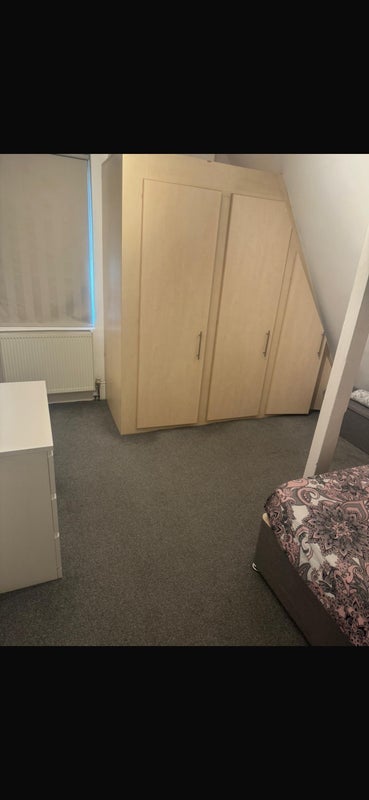 Room Outram Road in Greater London