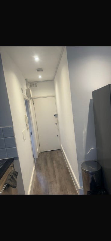 Room Outram Road in Greater London