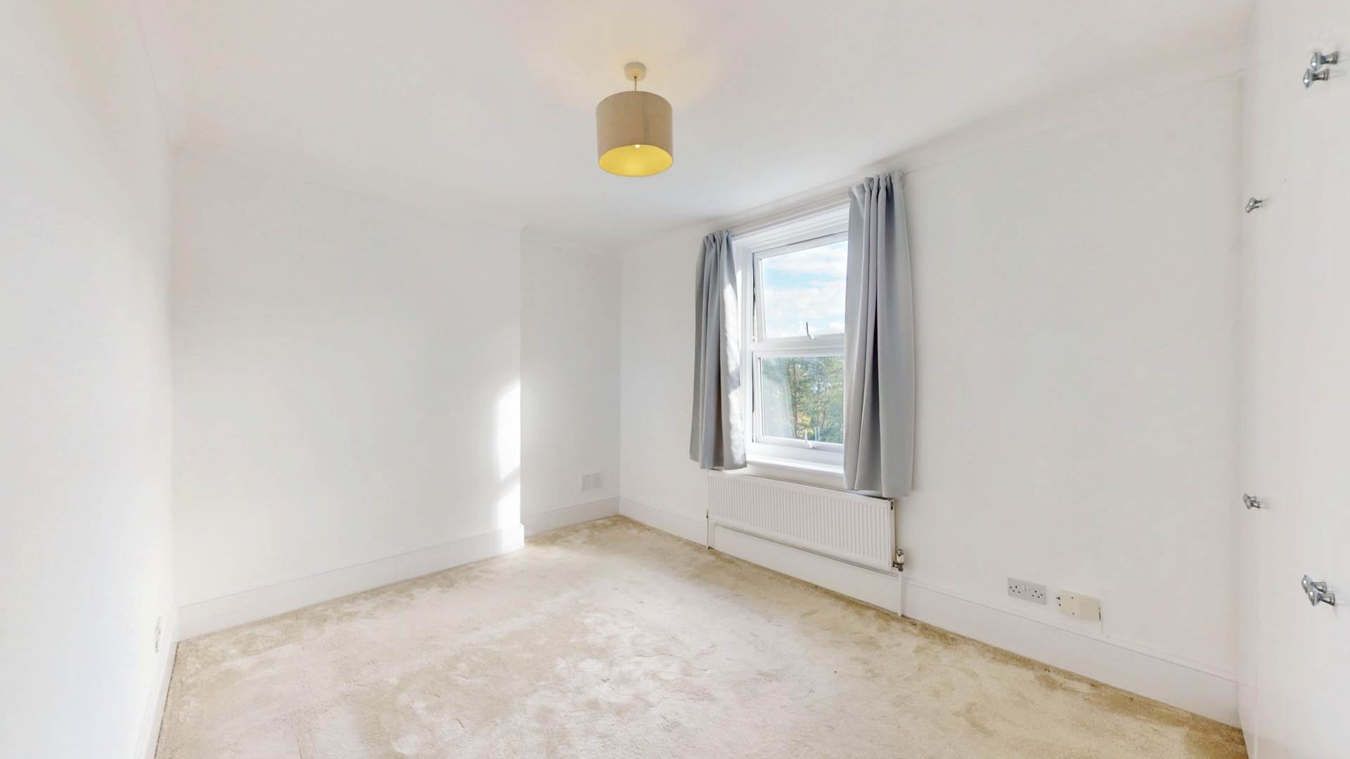 Flat Cranley Gardens in Greater London