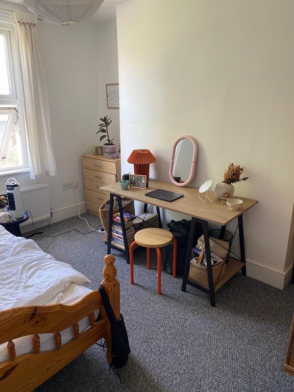 Room Kingsdown Road in Greater London