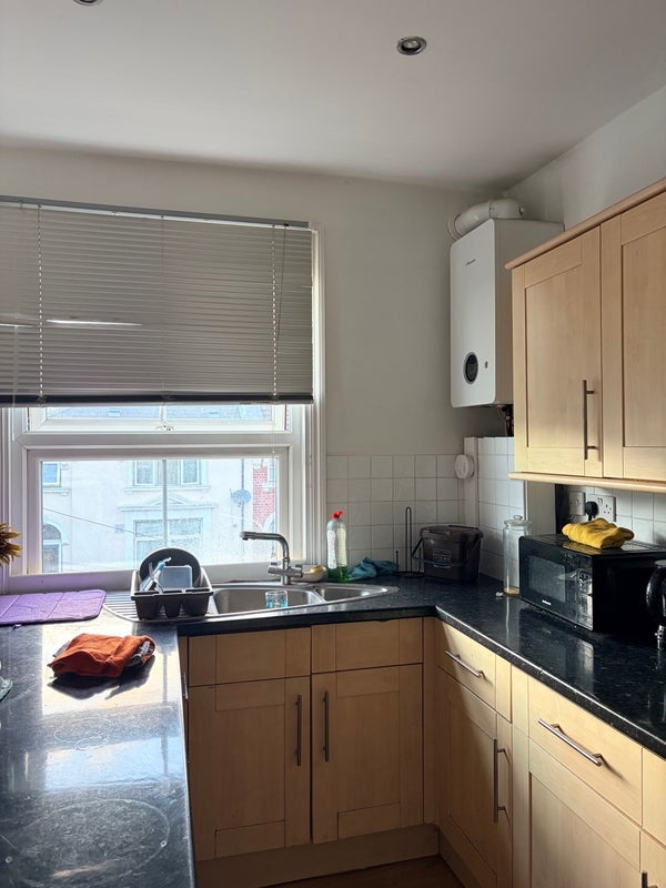 Room Kingsdown Road in Greater London