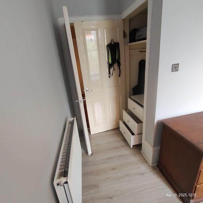 Room Walmer Crescent in Glasgow