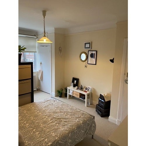 Flat Balham High Road in Greater London