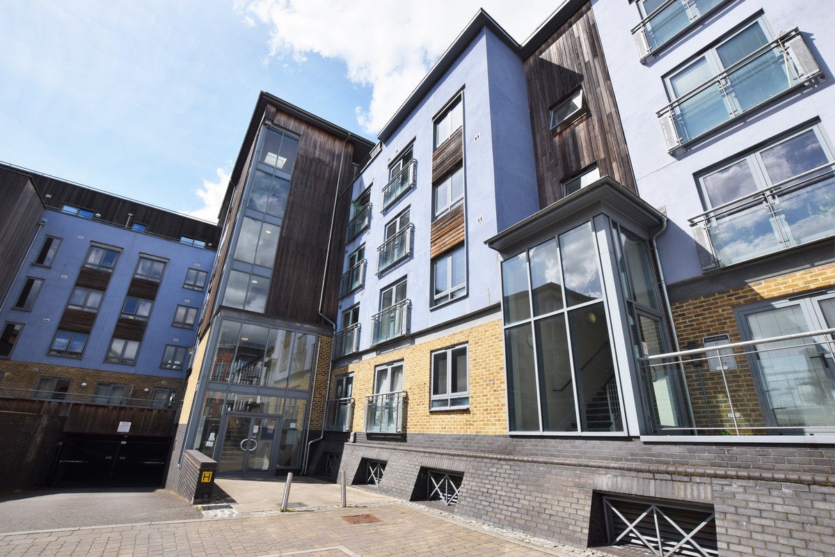 Flat Quayside Drive in Colchester