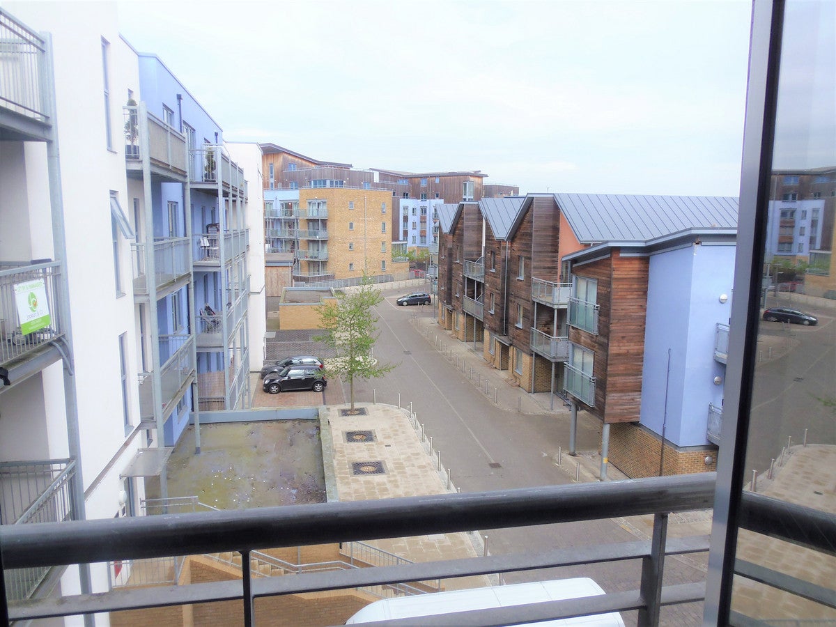 Flat Quayside Drive in Colchester