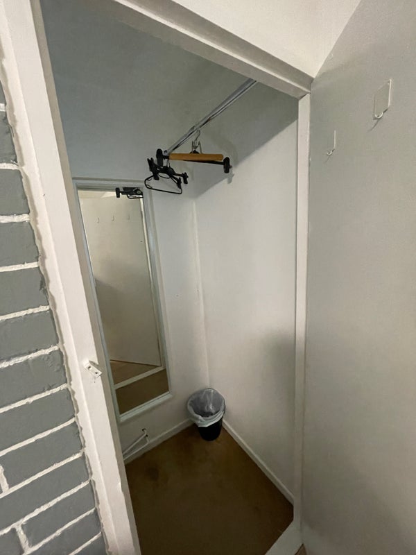 Room Viola Close in Basildon