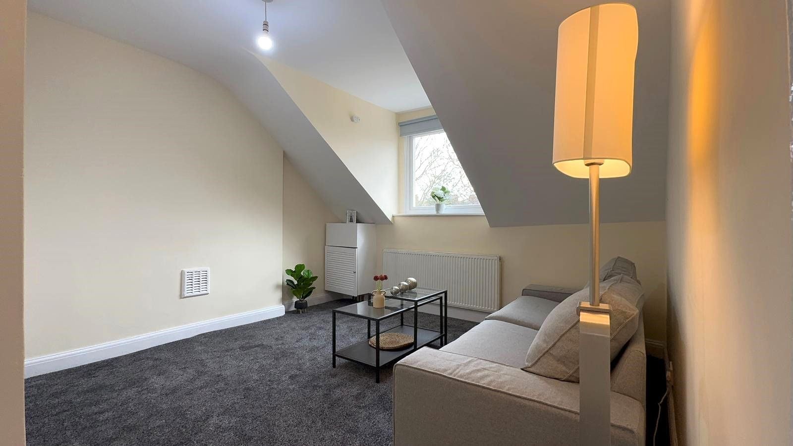 Flat Chichele Road in Greater London