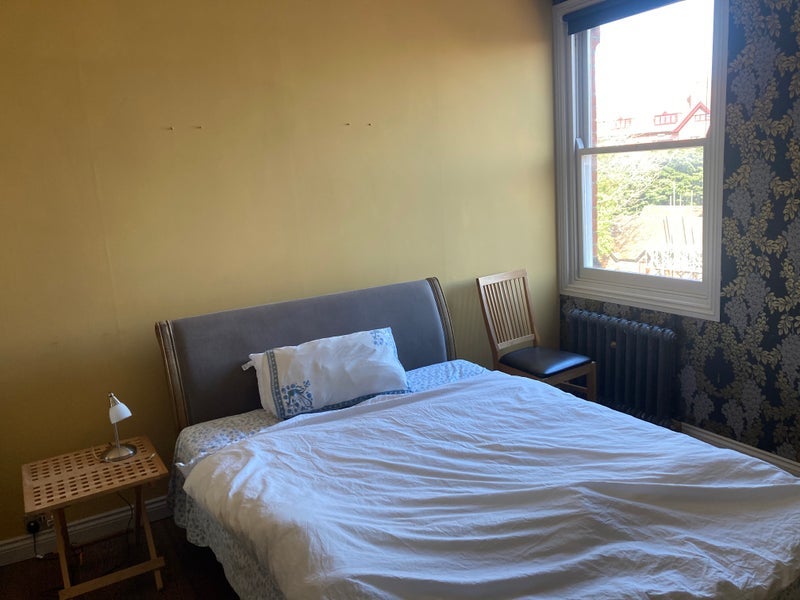 Room Lyndhurst Gardens in Greater London