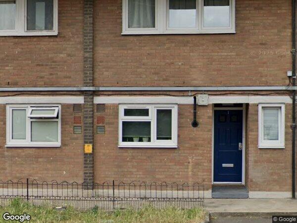 Flat Riley Road in Greater London