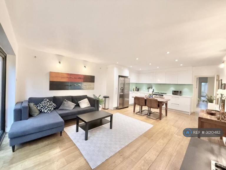 Flat Willesden Lane in Greater London