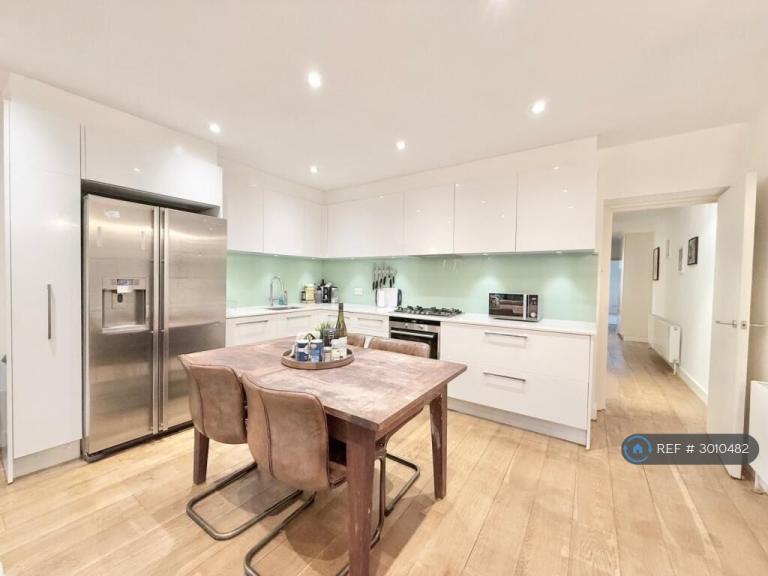 Flat Willesden Lane in Greater London
