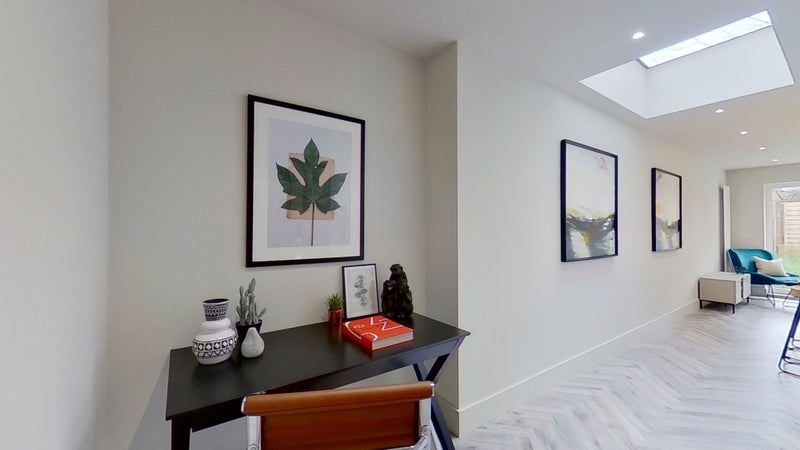 Room Garratt Lane in Greater London