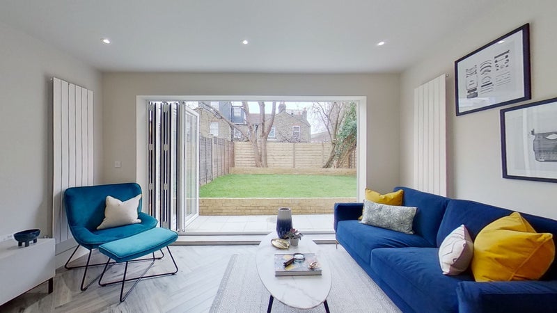 Room Garratt Lane in Greater London