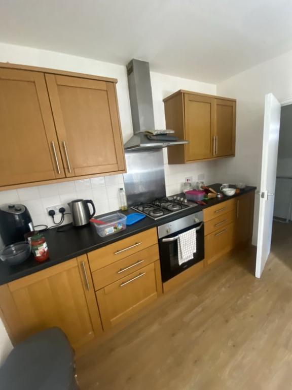Room Newcombe Road in Southampton
